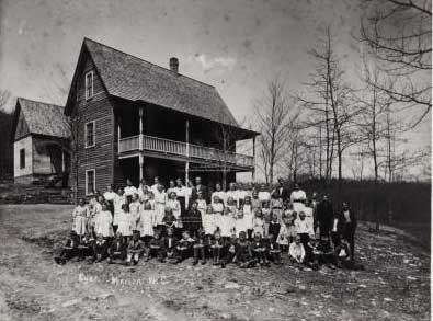 Appalachian Industrial School, ca. 1911-1914. Image courtesy of Penland School of Crafts Archives. Appalachian Industrial School, ca. 1911-1914. Image courtesy of Penland School of Crafts Archives.