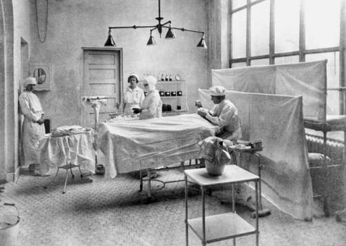 Operating room at Rex Hospital in Raleigh, ca. 1923. North Carolina Collection, University of North Carolina at Chapel Hill Library. Operating room at Rex Hospital in Raleigh, ca. 1923. North Carolina Collection, University of North Carolina at Chapel Hill Library.