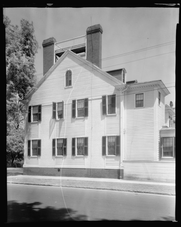 "Stevenson House, New Bern, Craven County, North Carolina," by Francis Benjamin Johnston, 1936.  From the Carnegie Survey of the Architecture of the South, Library of Congress, Prints & Photographs Online Catalog.  Washington owned the Stevenson House in New Bern. 