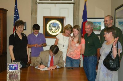 NC Wildlife Resources Commission. 2013. "Gov. Pat McCrory signs HB 830, making the Pine Barrens treefrog and marbled salamander the official state frog and salamander, and making the Virginia opossum the official state marsupial."