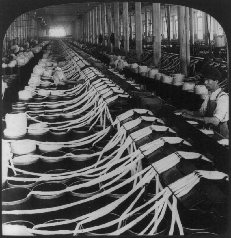 Making yarn in a cotton mill