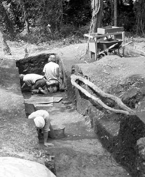 <img typeof="foaf:Image" src="http://statelibrarync.org/learnnc/sites/default/files/images/St4_1975.jpg" width="284" height="348" alt="Excavations at the Hardaway site" title="Excavations at the Hardaway site" />