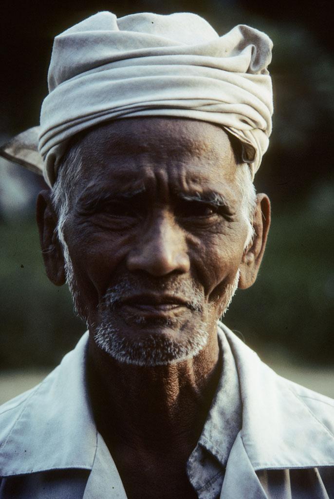 <img typeof="foaf:Image" src="http://statelibrarync.org/learnnc/sites/default/files/images/bali_006.jpg" width="686" height="1024" alt="Portrait of elder Balinese man wearing white headdress" title="Portrait of elder Balinese man wearing white headdress" />