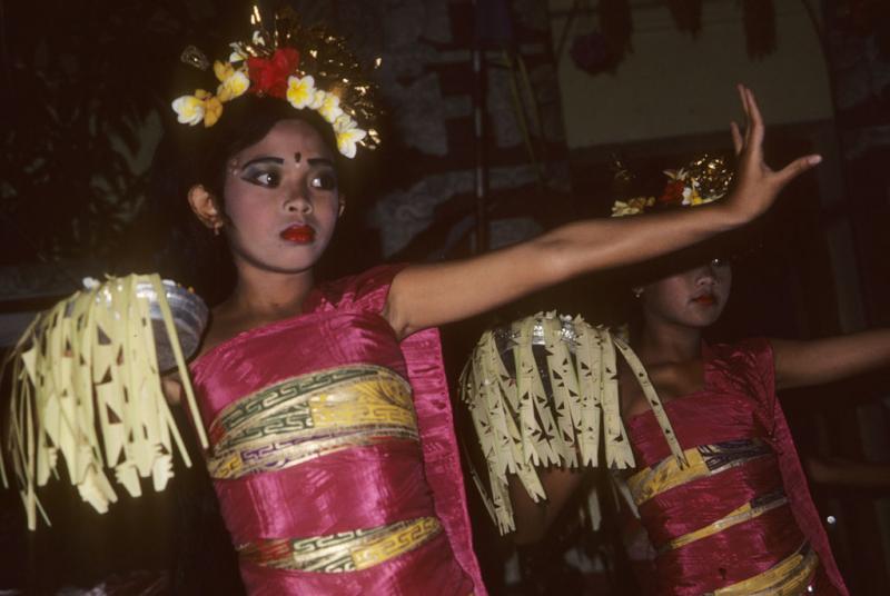 <img typeof="foaf:Image" src="http://statelibrarync.org/learnnc/sites/default/files/images/bali_231.jpg" width="1024" height="686" alt="Dance in Bali" title="Dance in Bali" /> <img typeof="foaf:Image" src="http://statelibrarync.org/learnnc/sites/default/files/images/bali_231.jpg" width="1024" height="686" alt="Dance in Bali" title="Dance in Bali" />
