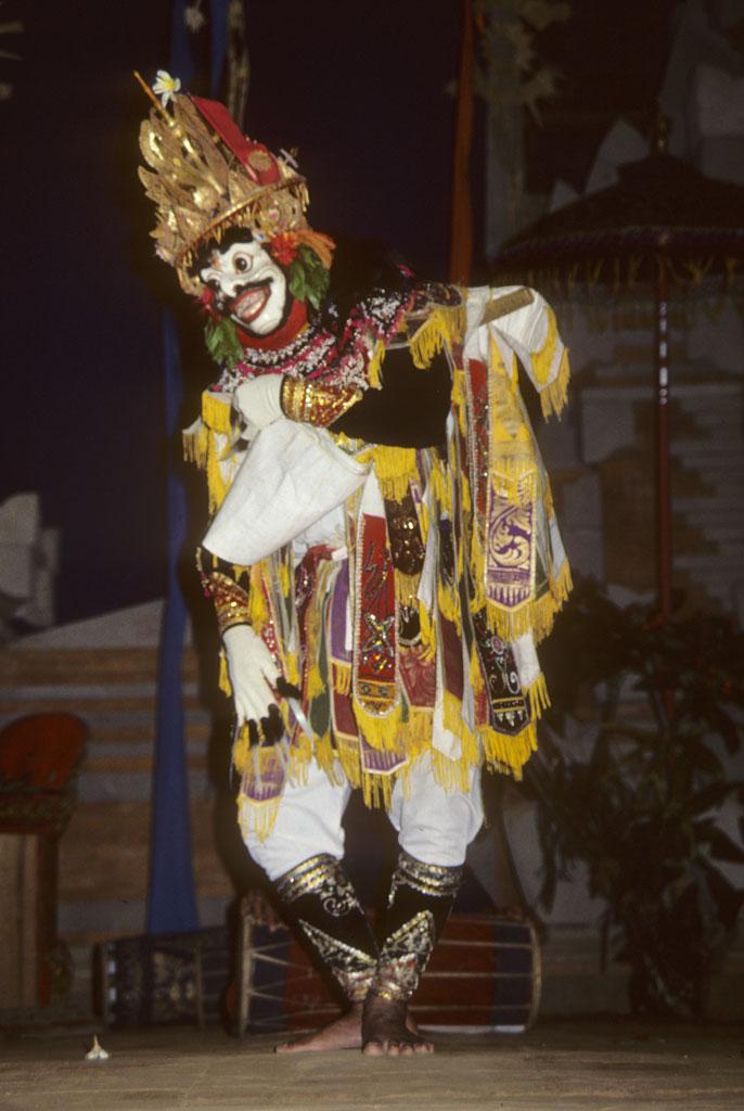 <img typeof="foaf:Image" src="http://statelibrarync.org/learnnc/sites/default/files/images/bali_239_0.jpg" width="686" height="1024" alt="Male masked dancer bows forward slightly and lifts front of tunic" title="Male masked dancer bows forward slightly and lifts front of tunic" /> <img typeof="foaf:Image" src="http://statelibrarync.org/learnnc/sites/default/files/images/bali_239_0.jpg" width="686" height="1024" alt="Male masked dancer bows forward slightly and lifts front of tunic" title="Male masked dancer bows forward slightly and lifts front of tunic" />