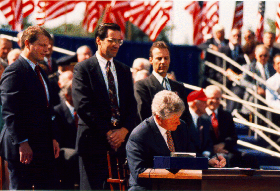 <img typeof="foaf:Image" src="http://statelibrarync.org/learnnc/sites/default/files/images/clinton_nafta.gif" width="564" height="386" /> <img typeof="foaf:Image" src="http://statelibrarync.org/learnnc/sites/default/files/images/clinton_nafta.gif" width="564" height="386" />