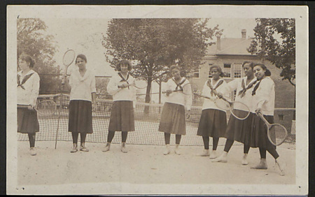 Palmer Institute girls tennis class on the tennis court.