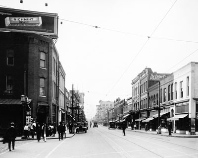 "Durham, NC, c.1912, Main Street, looking west." From Carolina Power and Light (CP&L) Photograph Collection (Ph.C.68), North Carolina State Archives; call #: PhC68_1_25.