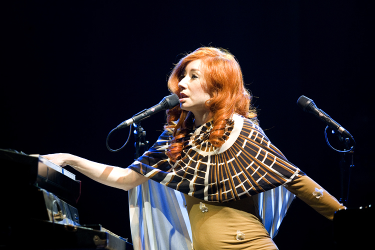 Tori Amos performing in concert in Dranouter, Belgium, in 2008. Image from Flickr user Pieter Morlion.