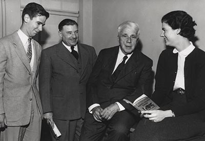  Robert Frost, second from the right, visits with faculty and students at the University of North Carolina at Chapel Hill. Photo from North Carolina Collection, University of North Carolina at Chapel Hill.