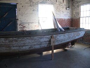 Photograph of a shad boat, Roanoke River Lighthouse and Maritime Museum, Plymouth, N.C., April 5, 2006. Presented in the NC ECHO Collection, North Carolina Digital Collections.