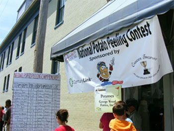 Photograph of the National Potato Peeling Contest at the Elizabeth City Irish Potato Festival. By Ajsanjua CC BY-SA 3.0, from Wikimedia Commons.