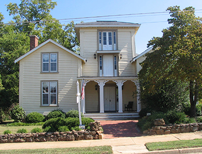 The Jacob W. Holt House in Warrenton. Image from the North Carolina Digital Collections.