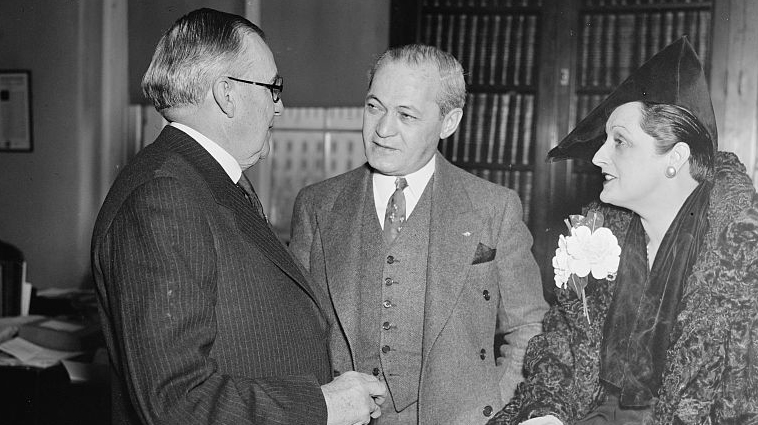 John Hosea Kerr (left) with Rep. Samuel Dickstein and actress Fern Andra of Chicago in a 1937 photograph. Image from the Library of Congress.