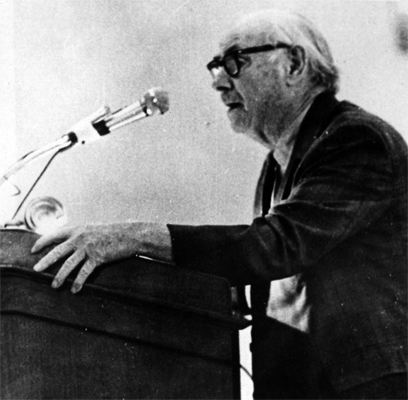 Photograph of Marion Wright speaking at Winthrop University, Rock Hill, SC in 1980. Photograph by Joel Nichols.  Image used courtesy of the Louise Pettus Archives at Winthrop University.  