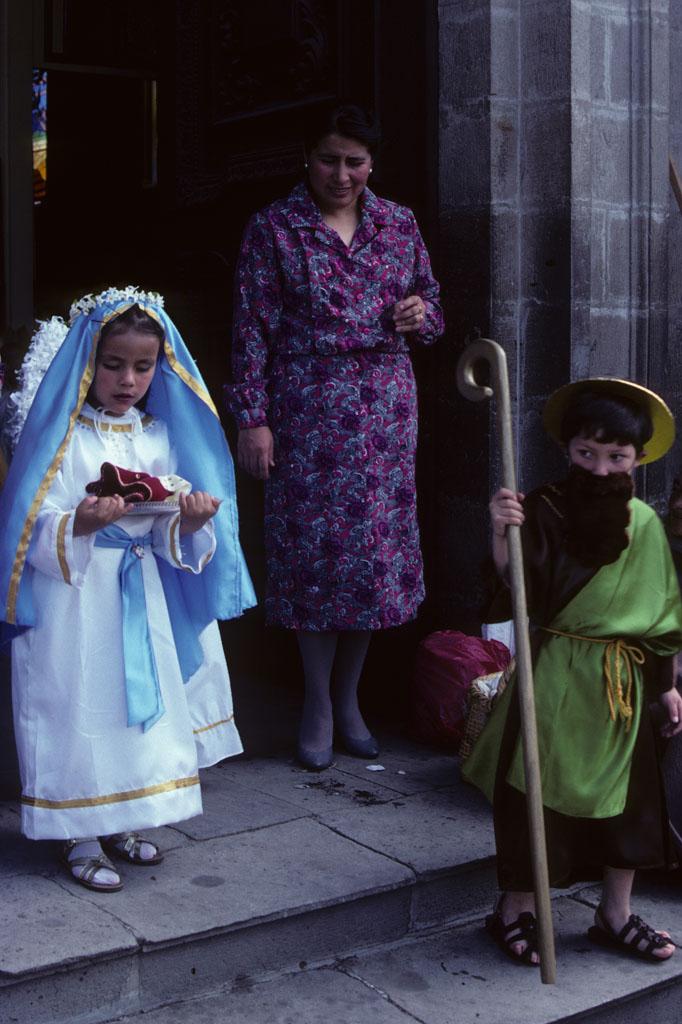 A nativity procession in Riobamba, Ecuador | NCpedia