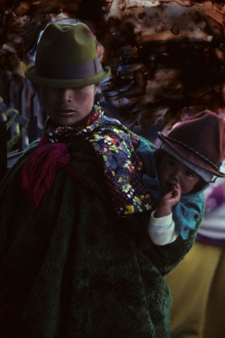 Mother and child in Saquisilí, Ecuador