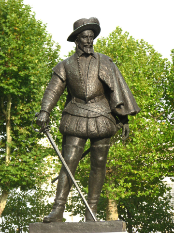 Sir Walter Raleigh statue