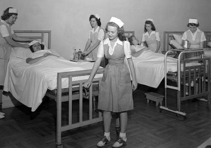 YWCA Nurse's Aid Training, probably in Raleigh, NC, September 1, 1944. From the Albert Barden Collection, North Carolina State Archives, call #: N_53_16_5928. 